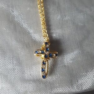 NWOT Sapphire stone cross necklace